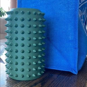 bkr “Big” 1L silicone sleeve in Cash